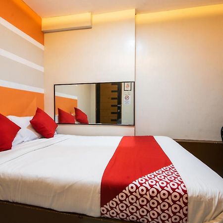 Oyo 475 Pearl Blossom Hotel Манила Экстерьер фото